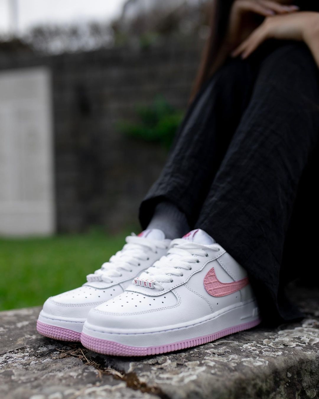 Nike airforce one valentine white pink